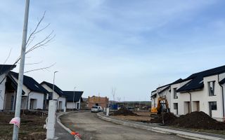 Teren cu PUZ, utilități și autorizație de construire/casă unifamilială - Poză 1