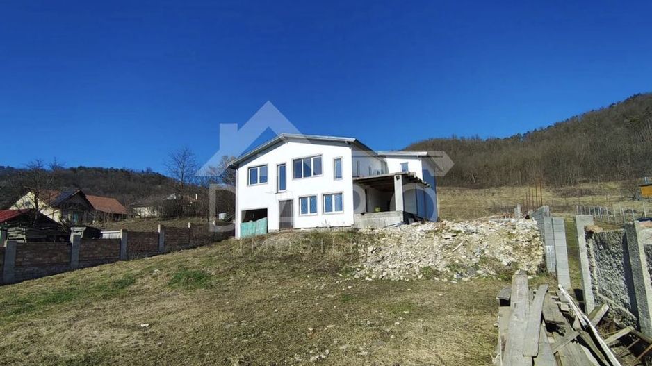 🏡 Casă spațioasă de vanzare | 202 mp utili | Tofalău | 180.000 € - Poză 1