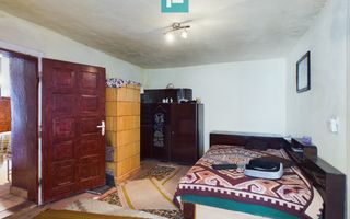 Casă cu teren generos de 2,880mp în Secusigiu - Poză 13