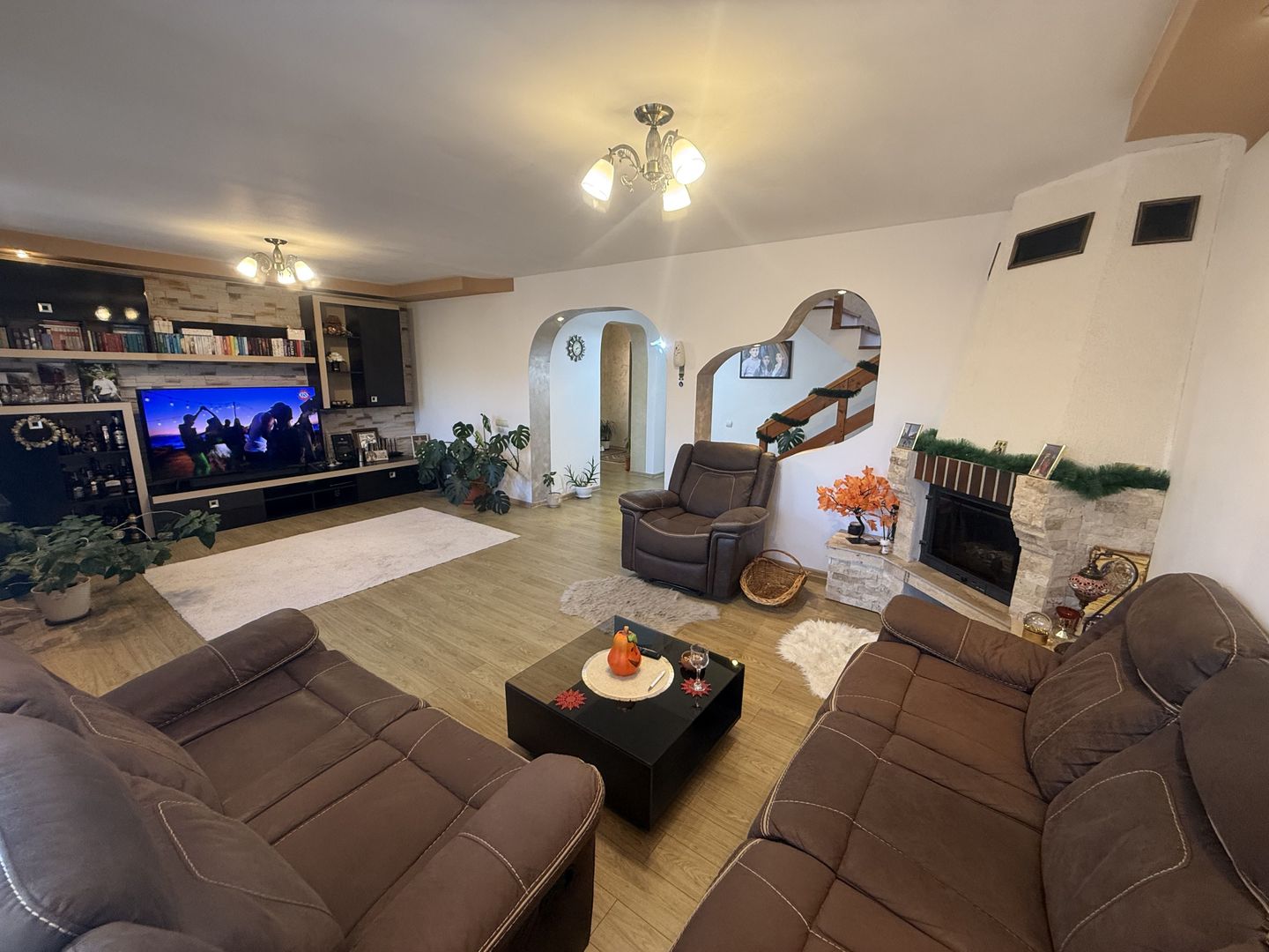 Vila de vânzare 160 mp - complet mobilată și utilata  - Câmpina ! - Poză 1