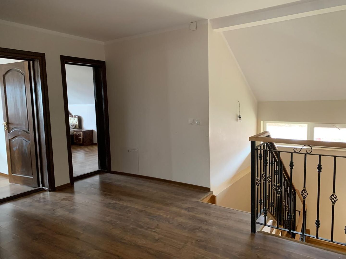 Duplex premium în vatra veche a localității Moșnița Veche - Poză 12