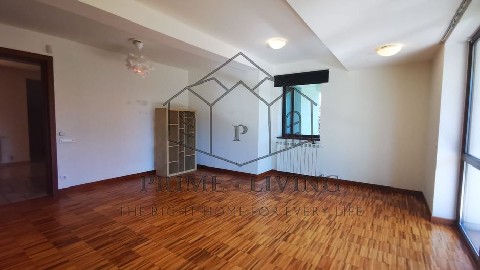 DE INCHIRIAT VILA CU 8 CAMERE, PISCINA SI GRADINA DE 1000MP IN PIPERA - Poză 9