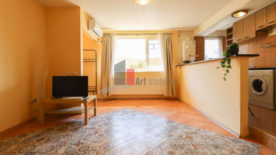 Apartamentul "QETO", bloc cu curte interioara, LIBER - Poză 3