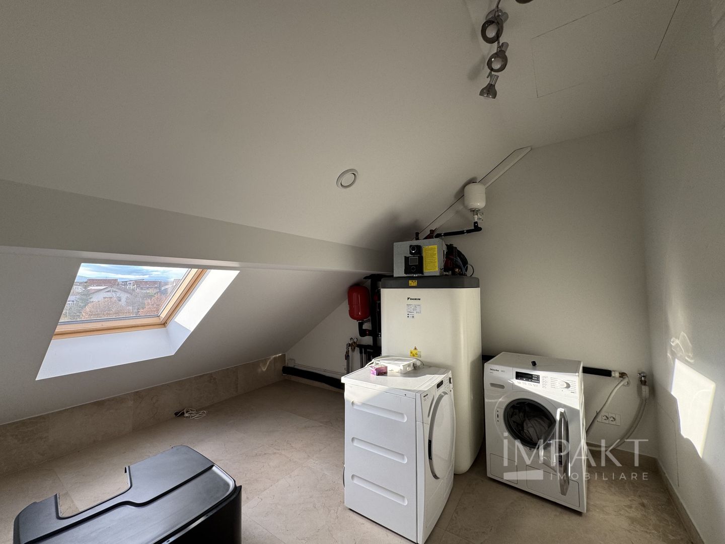 Casa moderna de inchiriat cu 4 camere in cartier Terra Floresti! - Poză 19