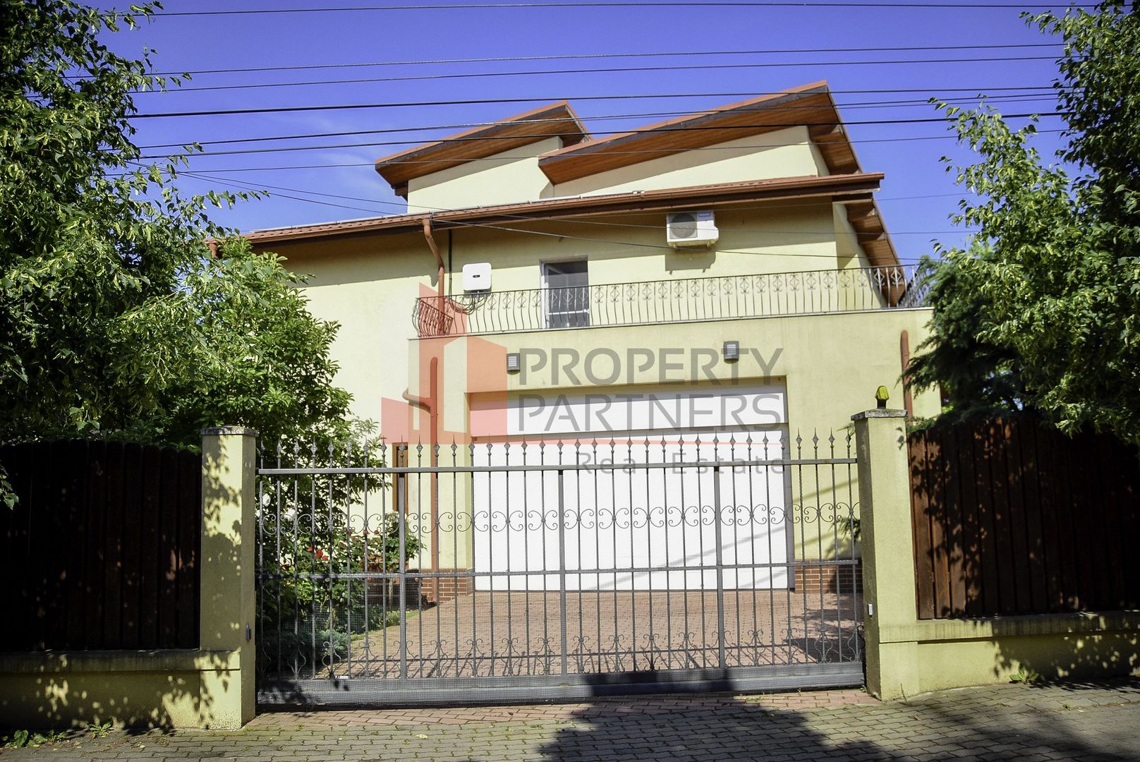 Vila spatioasa cu teren mare Jollie Ville - Poză 1
