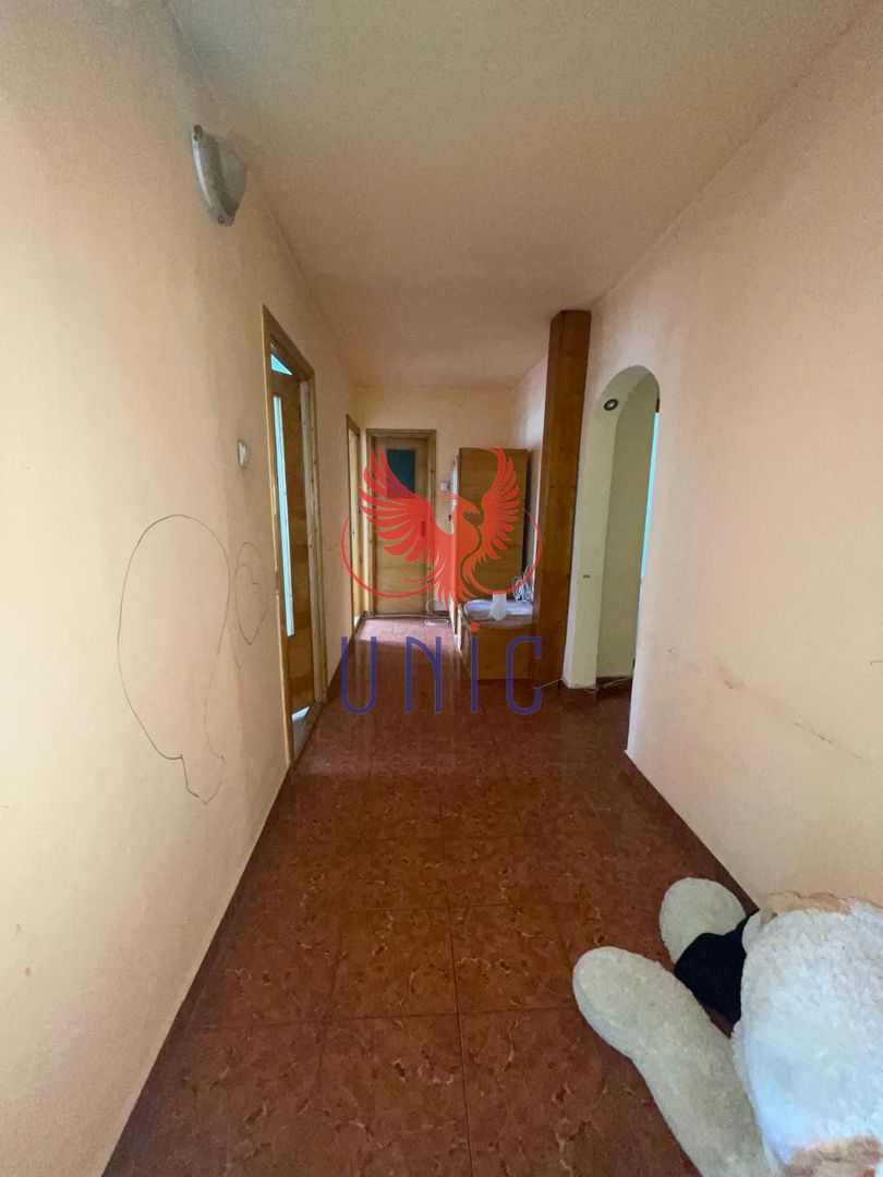 4 camere decomandate, V-uri - 1 Mai - Poză 3