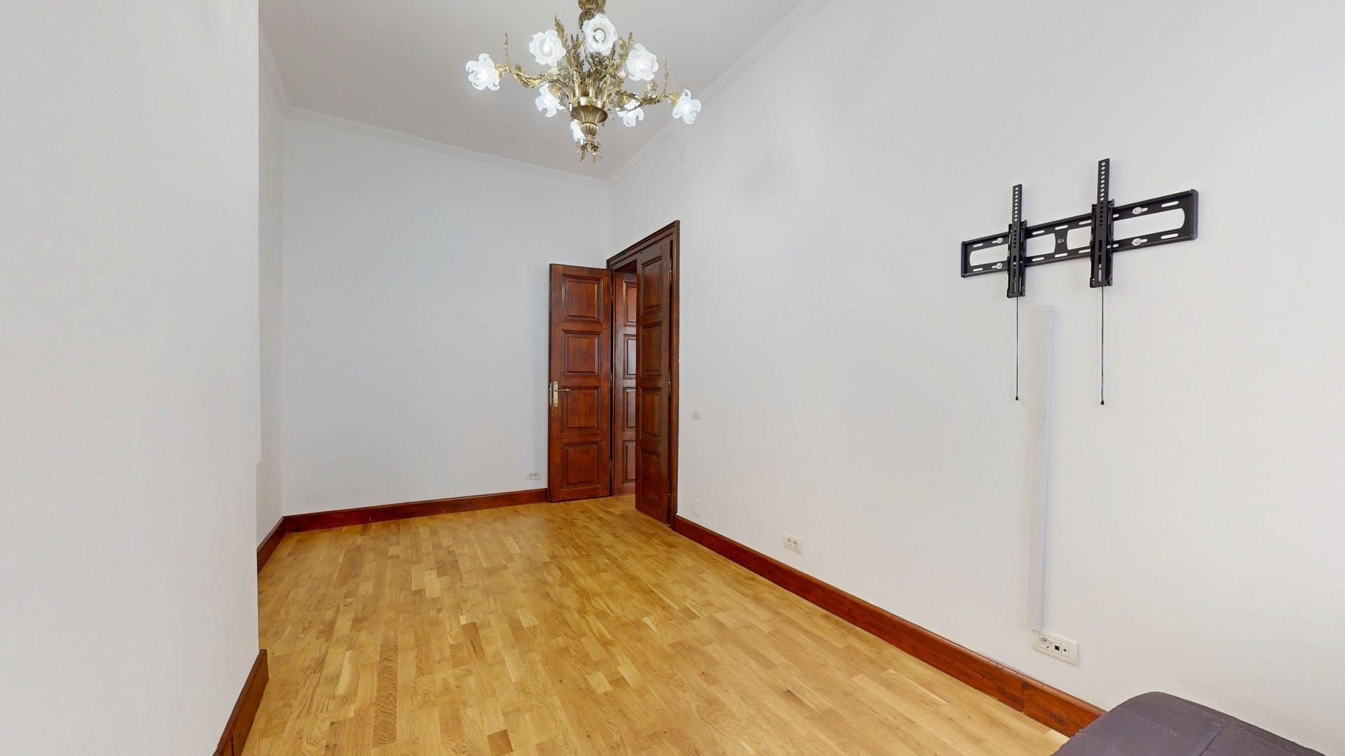 Casă cu șarm istoric lângă Cișmigiu – 6 camere, atrium natural, cramă - Poză 26