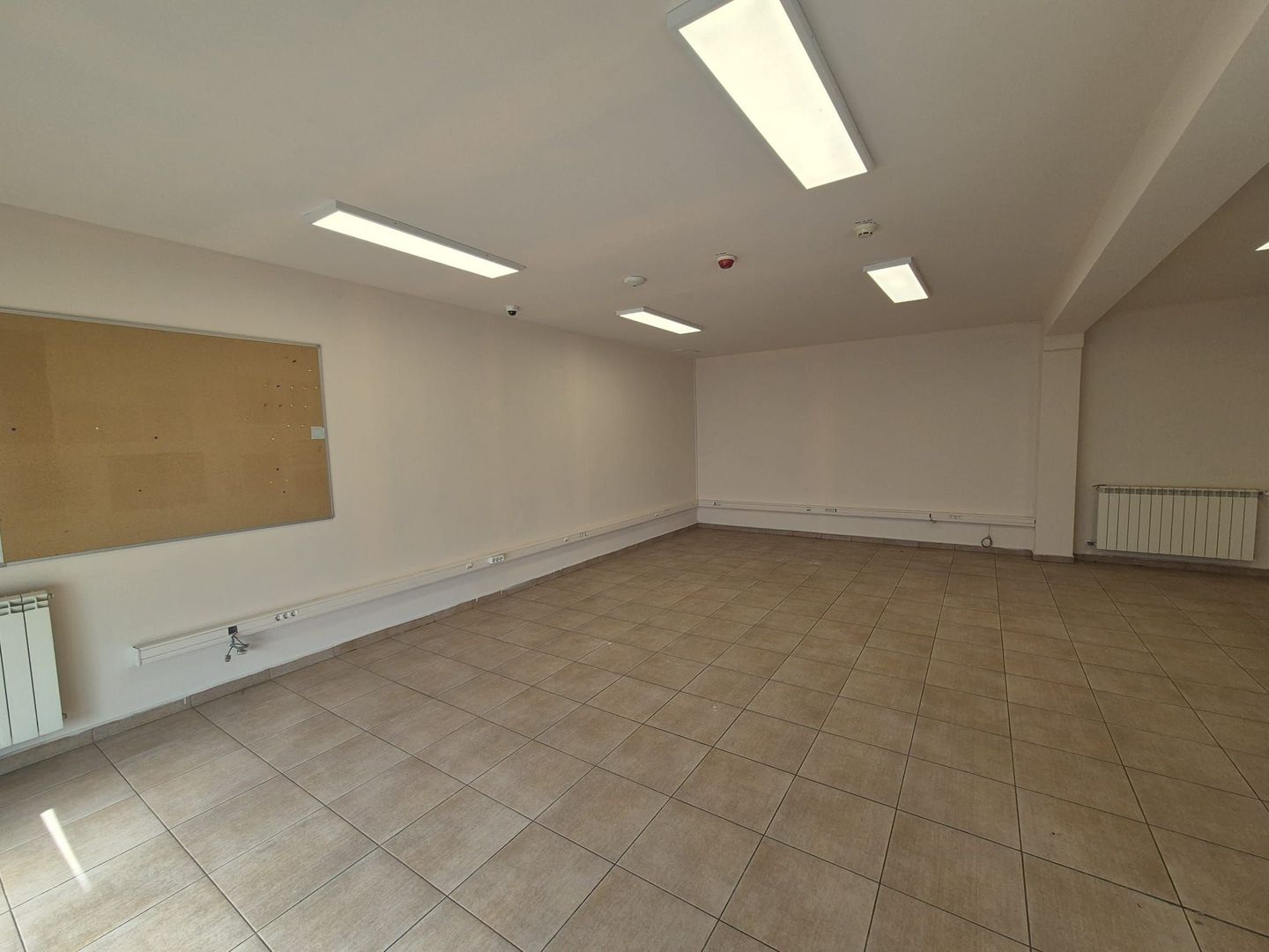 De inchiriat depozit logistic cu rafturi incluse, 2 rampe , Chitila - Poză 9