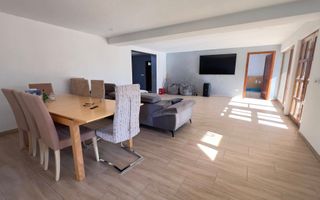 Casa de vanzare la 13 km de Onesti - Poză 4