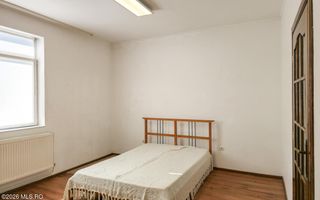 Lunei - Ion Neculce, 2 Apartamente. Mansarda 157 mp. Anexe, Lot 475 mp - Poză 22