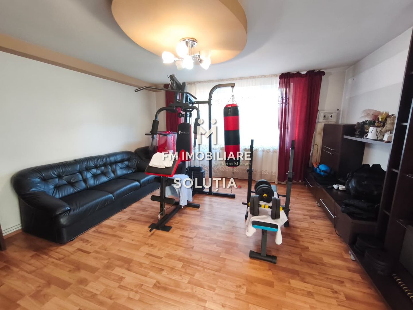 Vânzare casă cu piscină și teren 1.070 mp - Poză 6