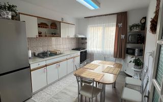 Vanzare casă cu 6 camere,  zona Someseni, central. Ideal familie. - Poză 7