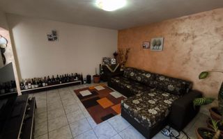 VIILE NOI - casa cu o curte generoasa disponibila imediat - Poză 1