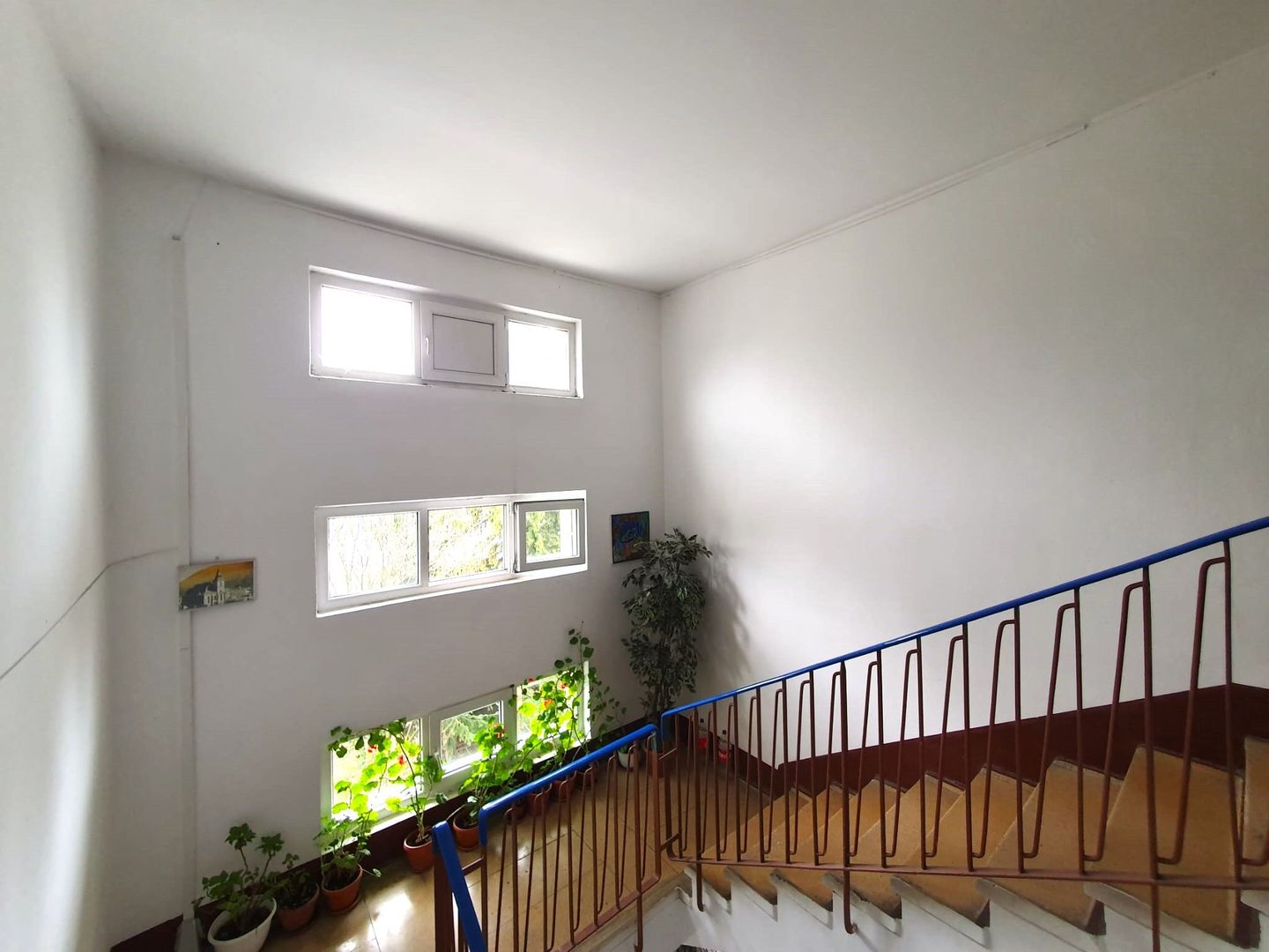 Apartament luminos cu vedere spre biserică, într-un cartier verde și liniștit. - Poză 25