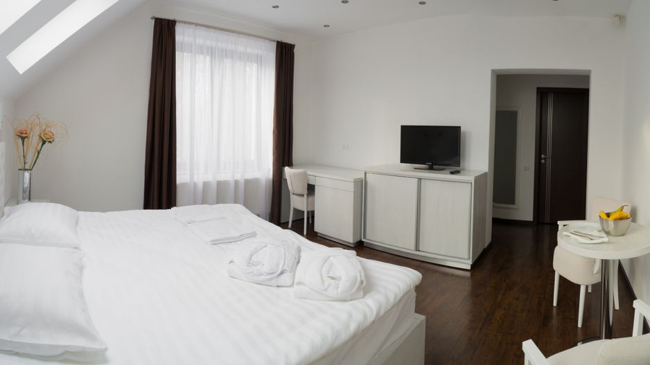 CASA DE LUX ÎN ZONA LIVEZENI - Poză 9