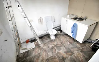 Spatiu comercial cu vitrină la strada si baie proprie - Poză 11