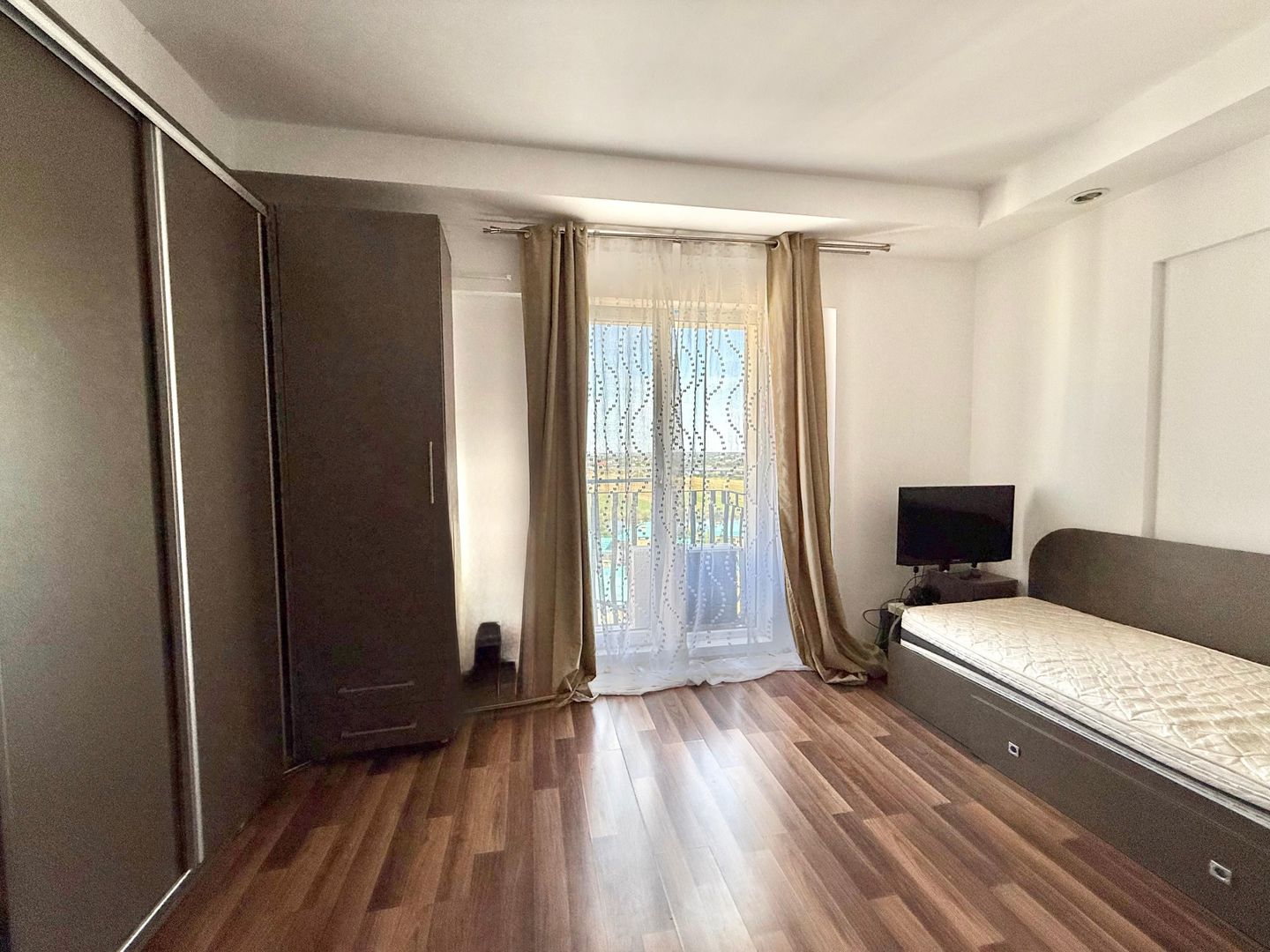 COSMOPOLIS - Apartament cu 3 camere, mobilat si utilat. - Poză 11
