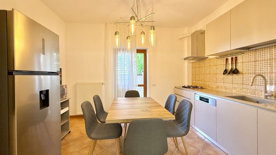 Casă tip triplex în zona centrală Dumbrăvița - Poză 6