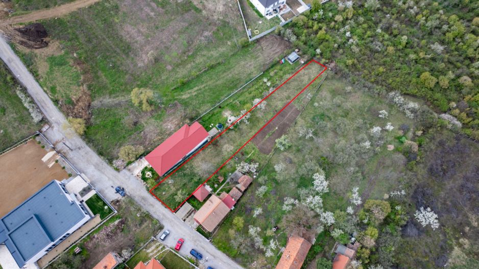 TEREN INTRAVILAN 1080MP STR.RASPANTIILOR / COLINELOR - Poză 1