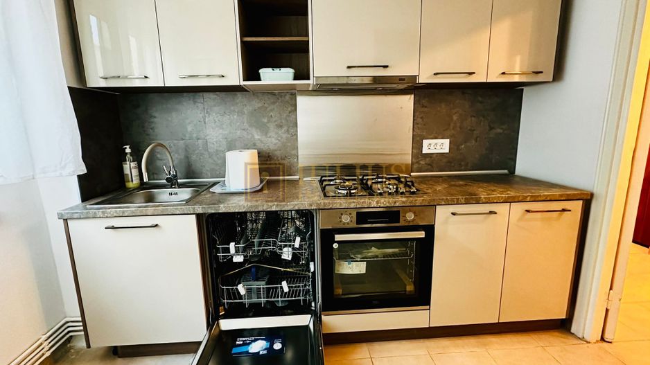 4 camere, 2 bai, centrala proprie - Poză 7