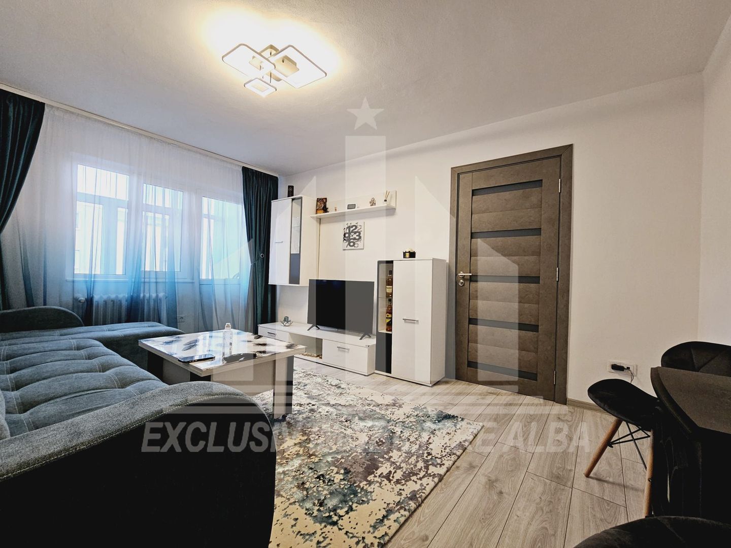 Apartament 3 camere | Etaj 3 | 55 mp | Renovat | Cetate - Poză 1