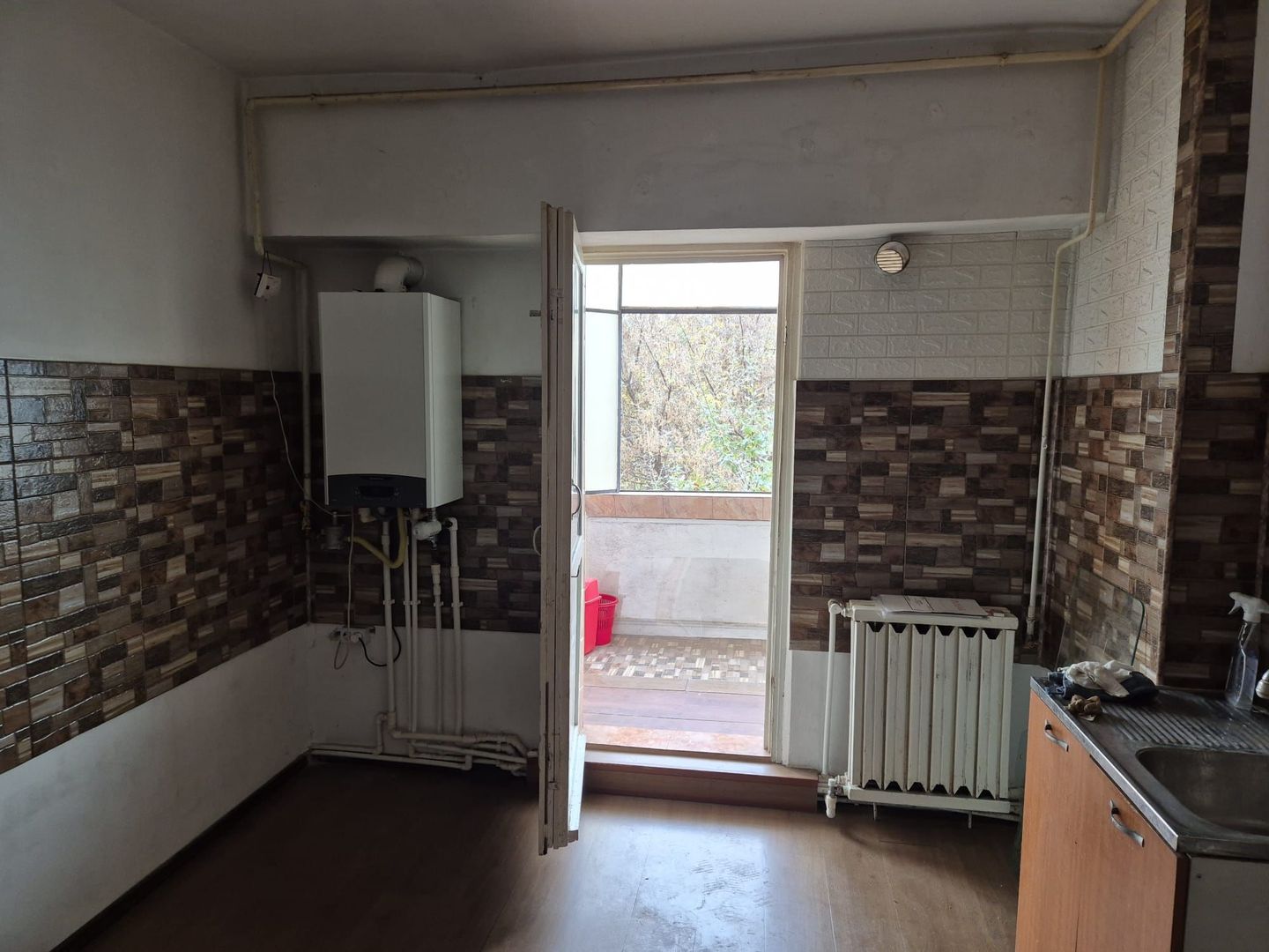 Apartament 2 camere decomandat, central - Poză 1