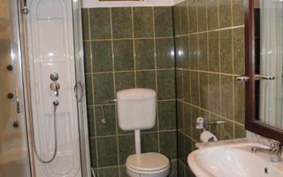 Casa single P+ E , in cartierul Strand - pretabila pentru pensiune sau locuinta - Poză 7