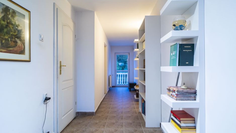 Ciorogarla, stradal, spatiu birou / sediu firma / pretabil investitie - Poză 5