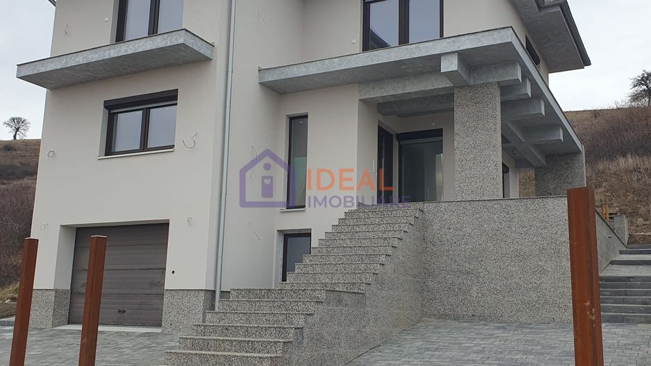 Casa Individuala Moderna cu 4 camere  si garaj, in Sura Mare - Poză 1
