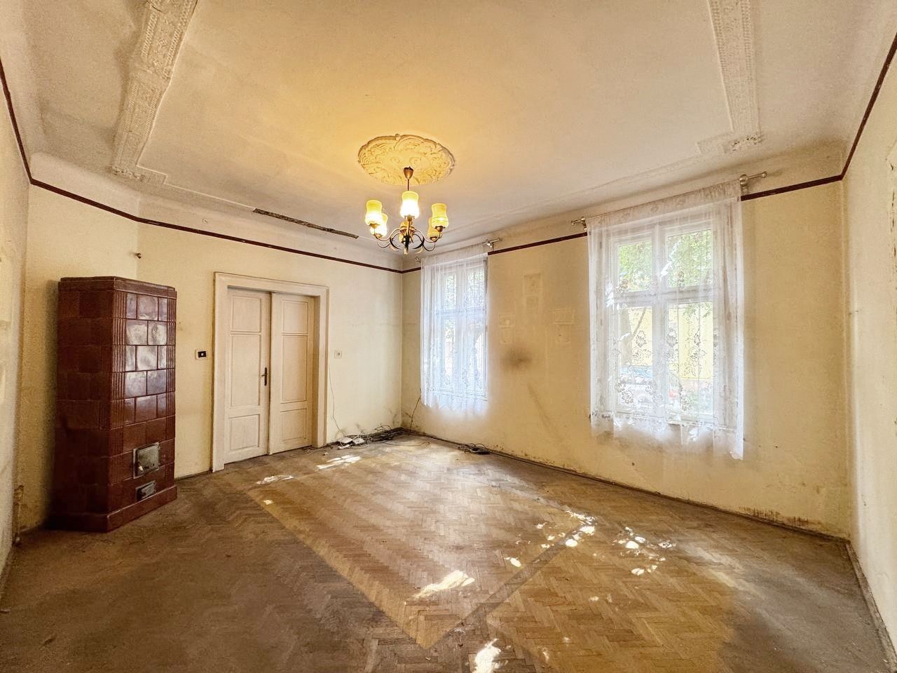 Apartament pretabil pentru birou/cabinet Strada Coșbuc. - Poză 1