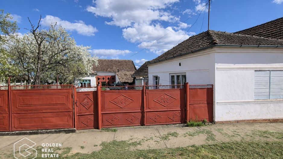 Casa cu doua corpuri de cladire, localitatea Chesint - Poză 1