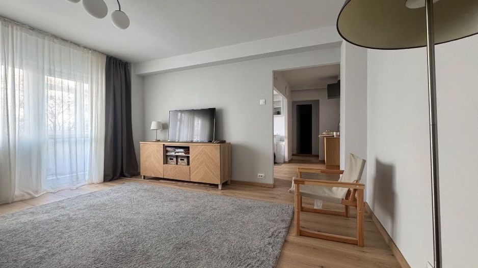 Apartament 2 camere lux, etaj 2/4, centrală proprie, Vitan - Poză 2