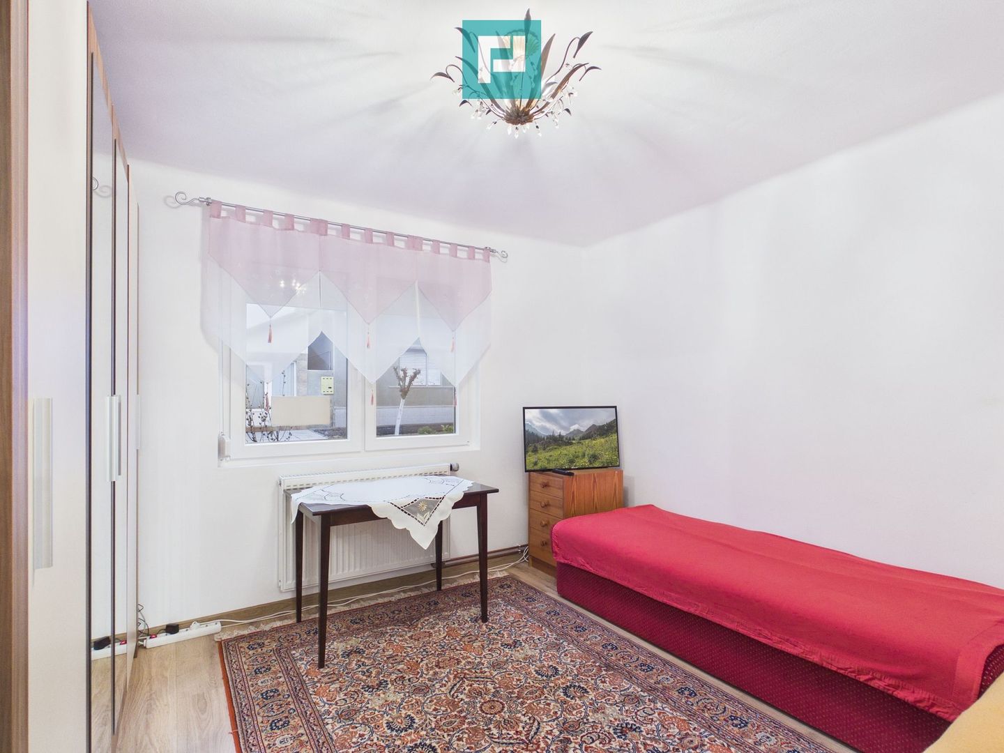 Casă 2 corpuri și 5 camere ultracentral în Curtici - Poză 9