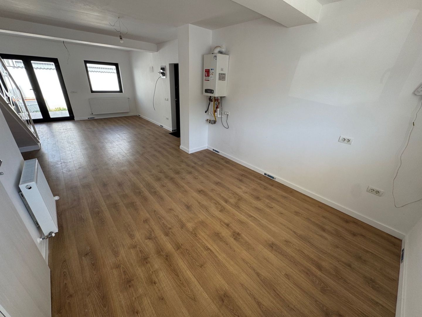 Vile 4 camere Tunari, Zona f buna, asfalt - Poză 15