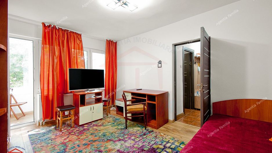 De vanzare apartament 2 camere Centru, etaj 3 - Poză 1