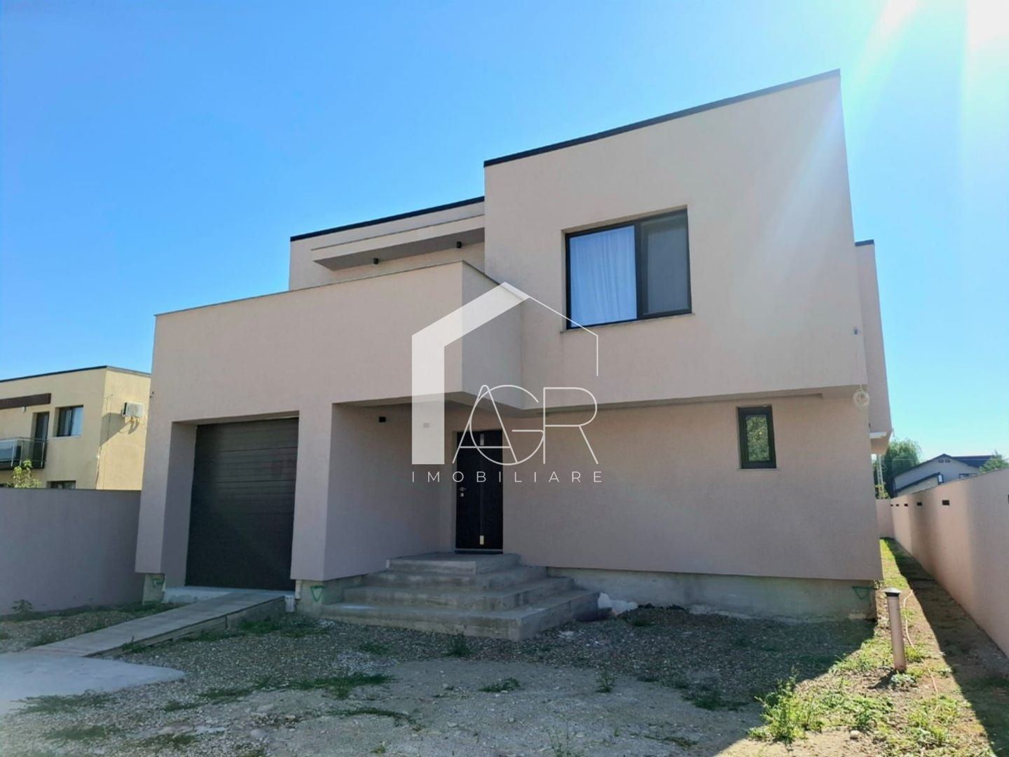 Vila cu 5 camere de vanzare, Strejnicu - Poză 1