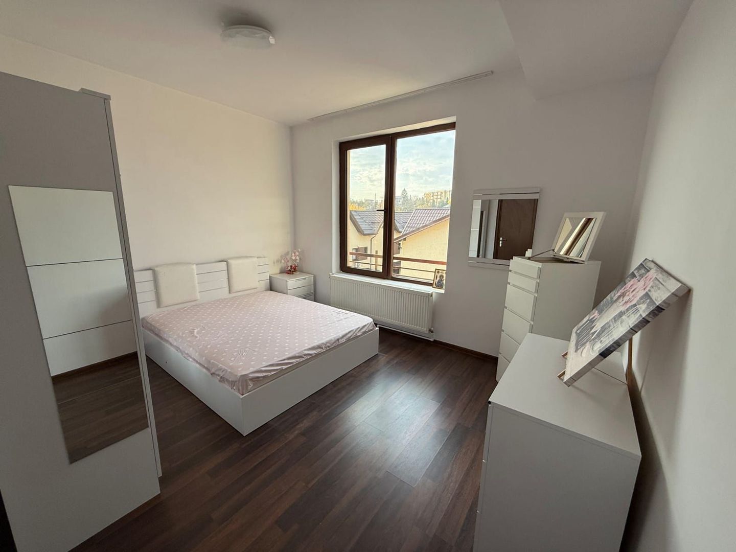 Inchiriez apartamant 2 camere - Poză 3