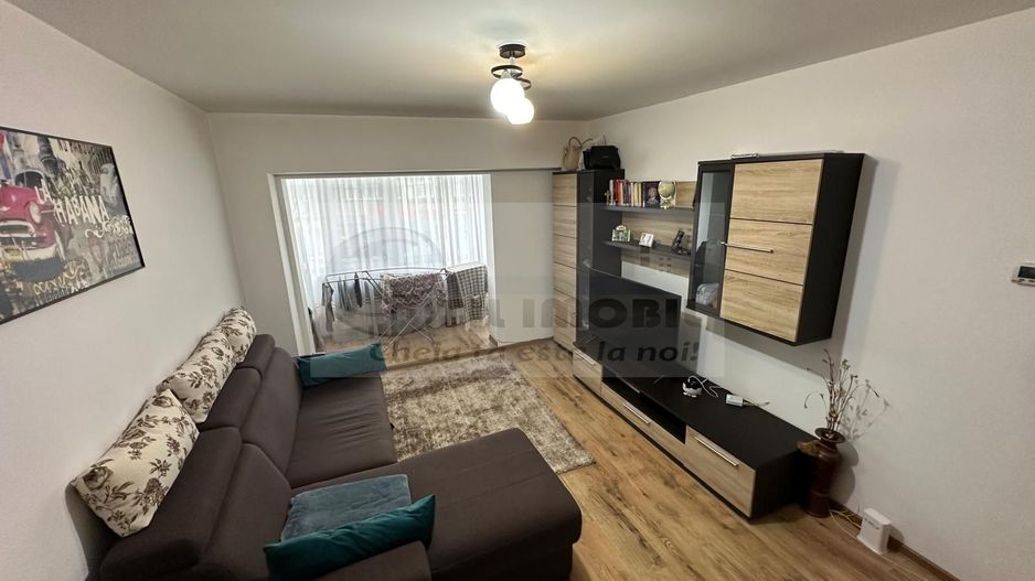 Apartament cu 2 camere, decomandat, 70 mp , etaj 1, zona Podu de Fier - Poză 3