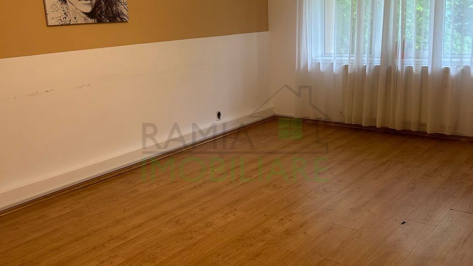 Apartament 3 camere decomandat cu 2 băi, beci și loc de parcare - Poză 1