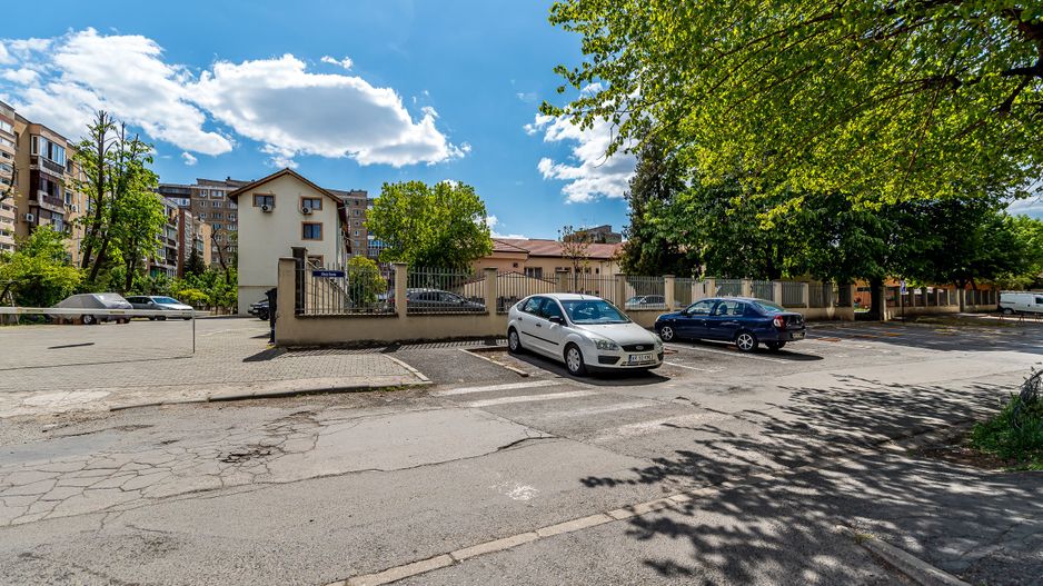 Apartament de închiriat cu 2 dormitoare, parcare inclusă, bloc nou - Poză 2