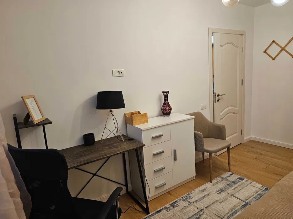 Închiriere apartament 3 camere mobilat, etaj 2, zonă liniștită - Poză 4