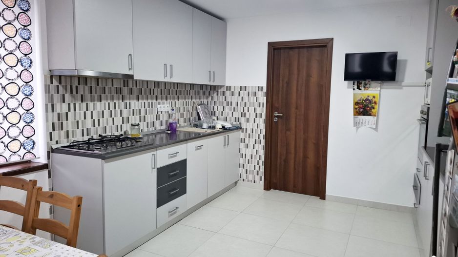 Casa P+1E+M, cu 5 camere, Cocosesti - Poză 6