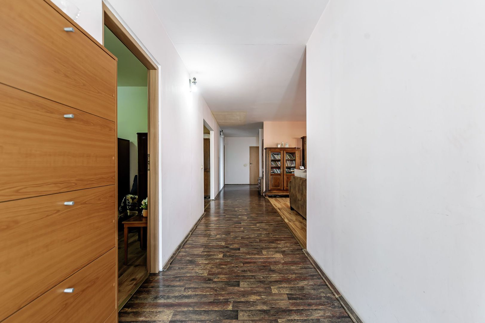 VÂNDUT! Casă 6 camere cu teren generos - Zadareni - Poză 3