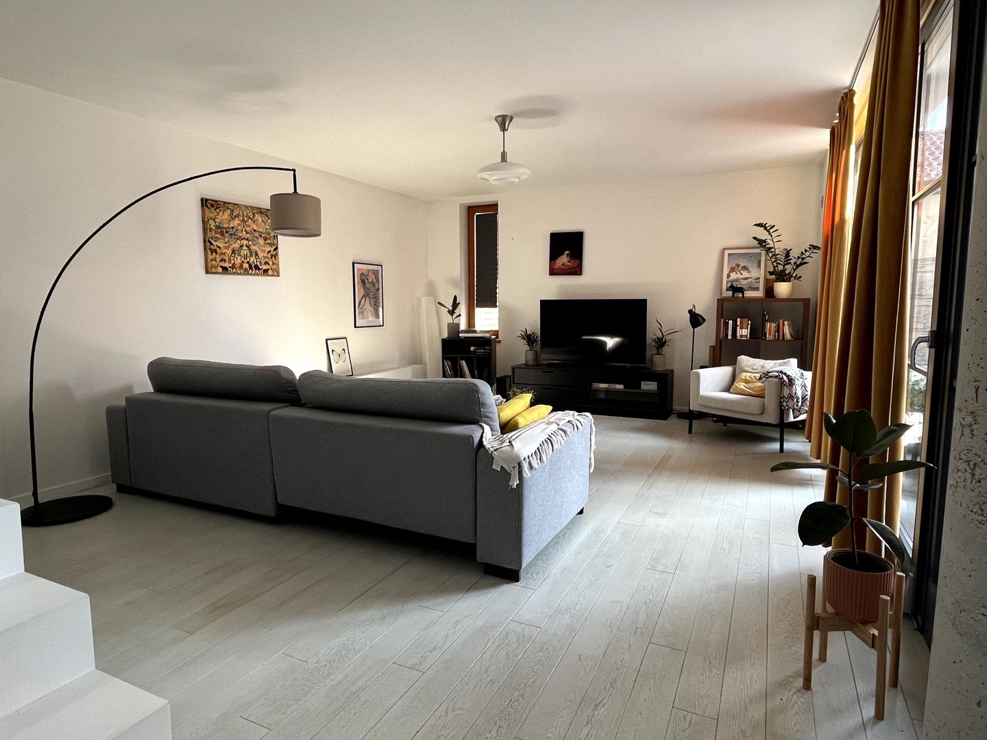 Locuinta spatioasa in triplex - Poză 2