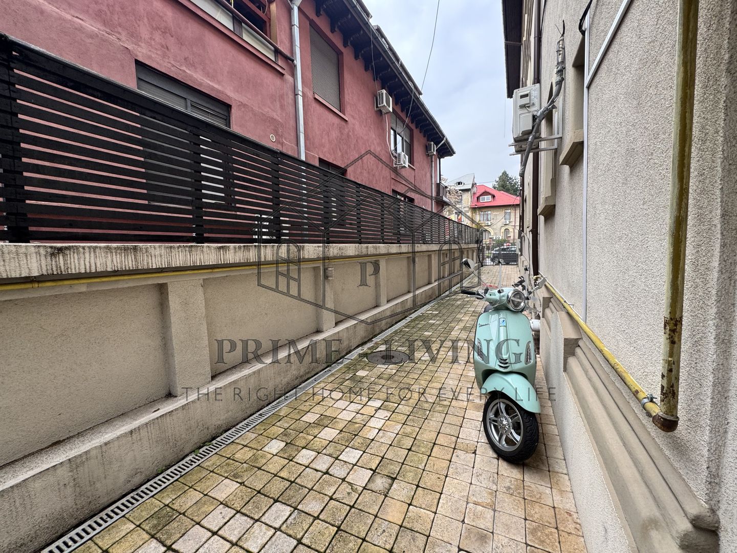 VILA DEOSEBITĂ LA VÂNZARE ÎN ZONA CENTRALĂ APROAPE DE CALEA PLEVNEI - Poză 14