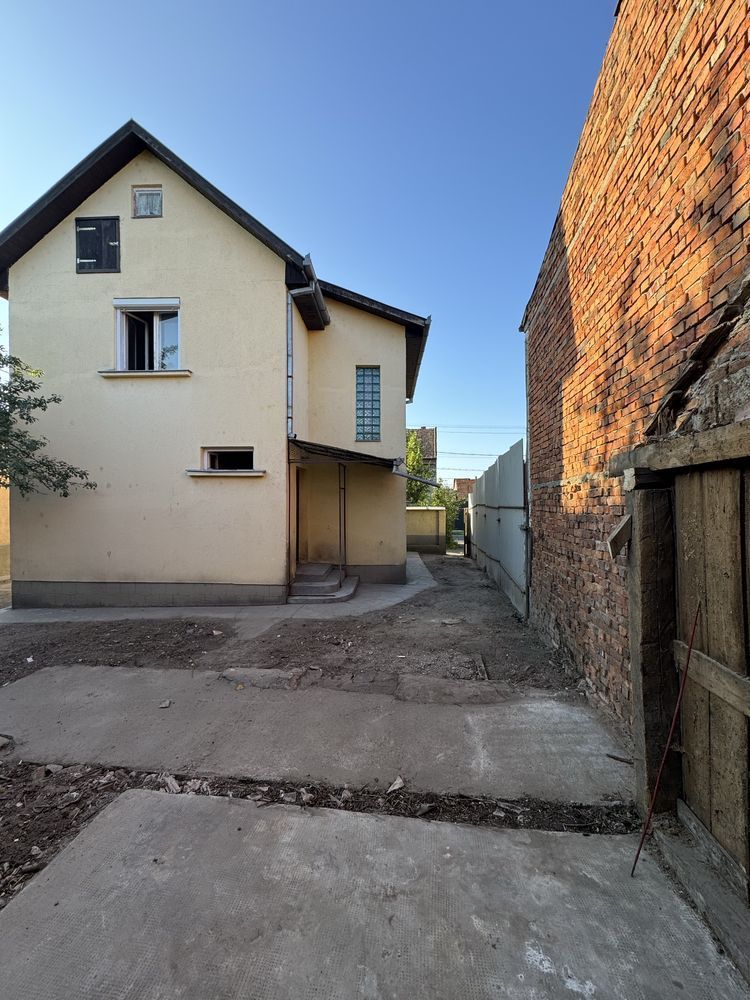 BRASADAS vinde casa cu 3 camere, si curte în zona UNIRII. - Poză 1