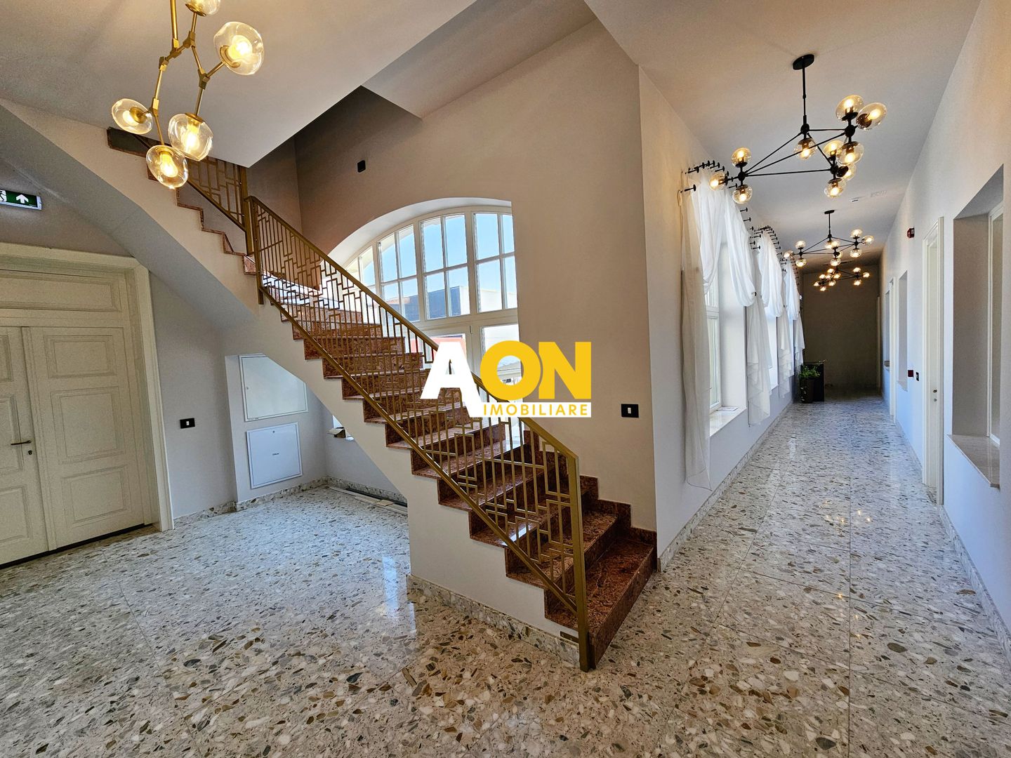 Clădire istorică ultracentrală, PUB + 13 birouri, S+P+M, renovată 2024 - Poză 3