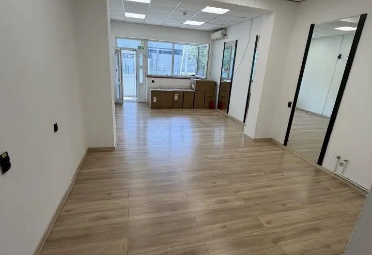 SPATIU COMERCIAL - DRISTOR, LOC PARCARE, CENTRALA PROPRIE, BLOC NOU - Poză 1