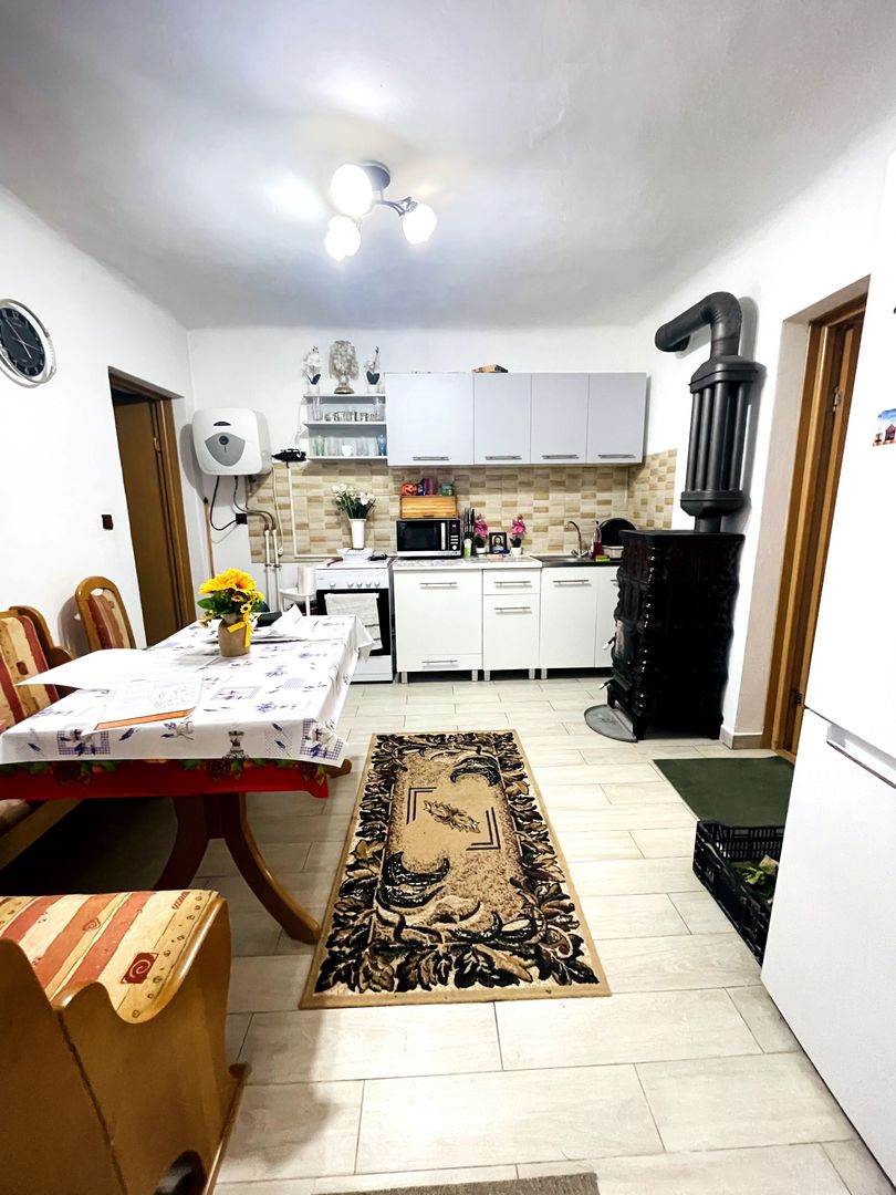 Casă cu 2 dormitoare, anexă și teren 625 mp Biharia - Poză 4