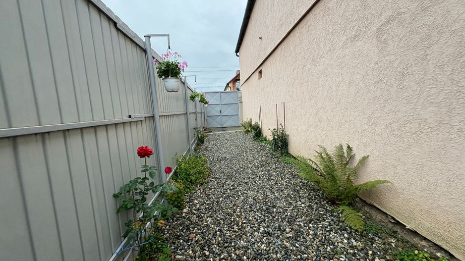 Casa tip duplex - 4 camere, balcon si curte proprie - Zona Lazaret - Poză 11